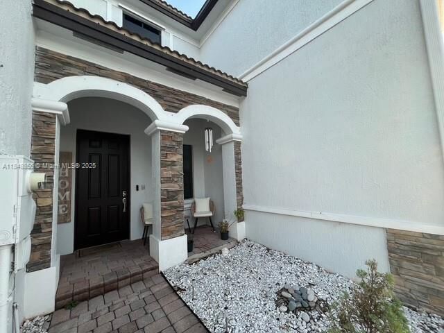 Property Photo: 11290 NW 88th Ter FL 33178