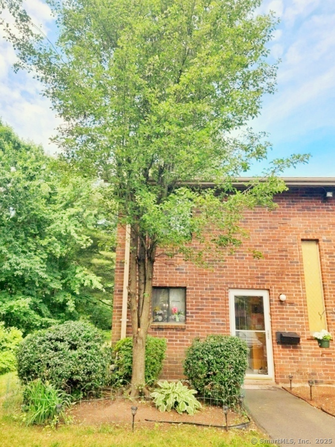 Property Photo: 218 Wakefield Circle 218 CT 06118