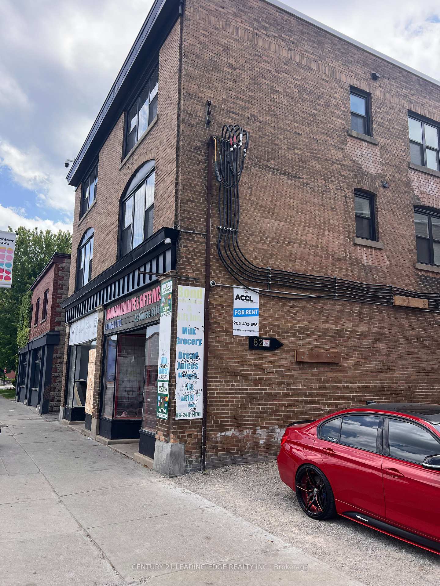 Photo de la propriété: 82 Simcoe Street S 1/18 ON L1H 4G6