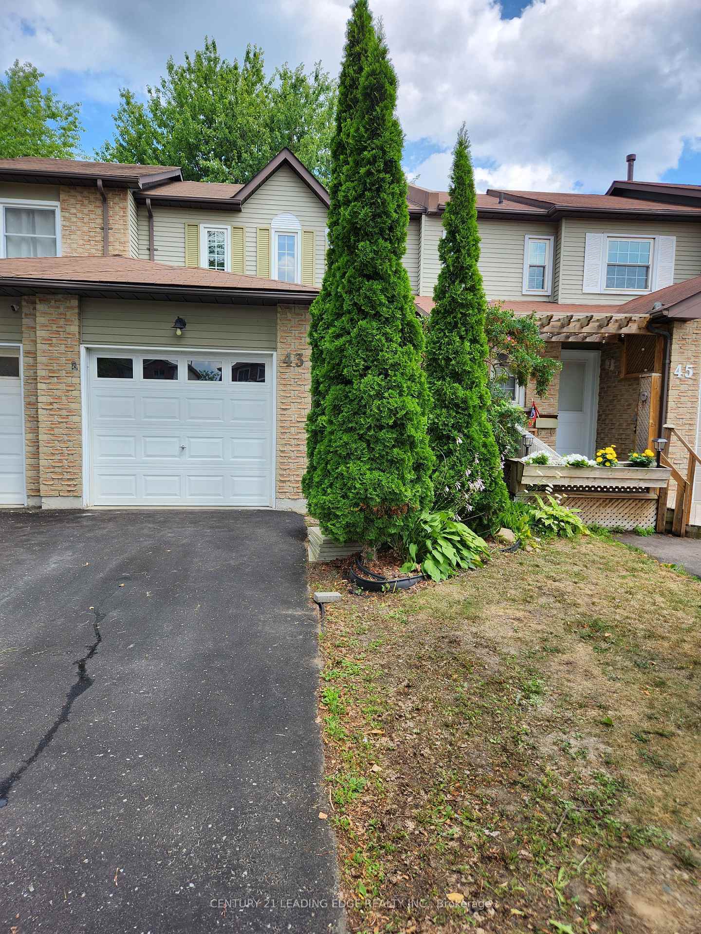Property Photo:  43 Poolton Crescent  ON L1E 2H5 