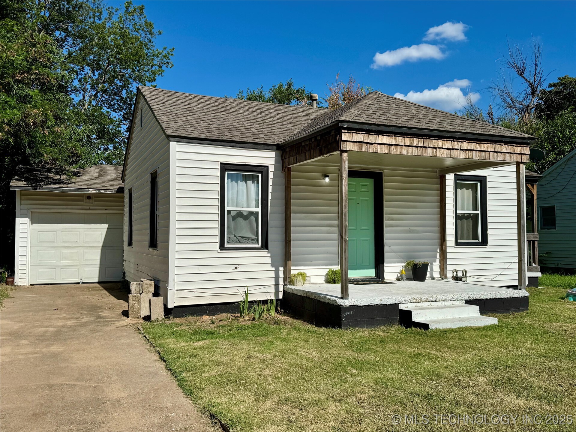 Property Photo:  1015 N Cleveland Avenue  OK 74063 