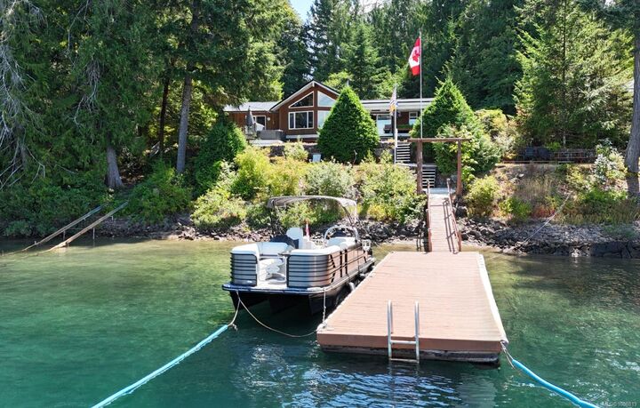 Property Photo: 11267 Lakeshore Rd BC V9Y 9B2