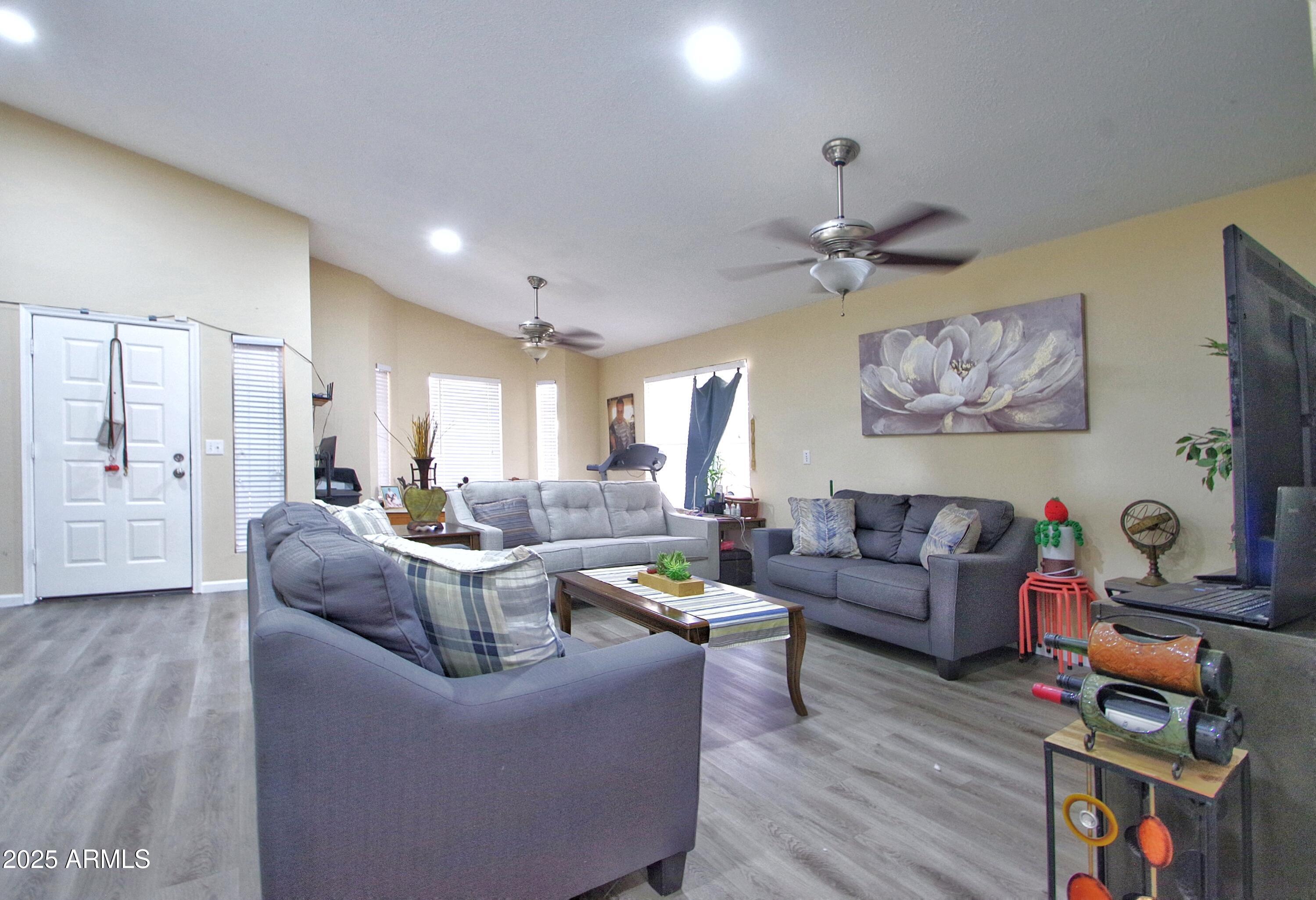 Property Photo: 4427 W Kimberly Way AZ 85308