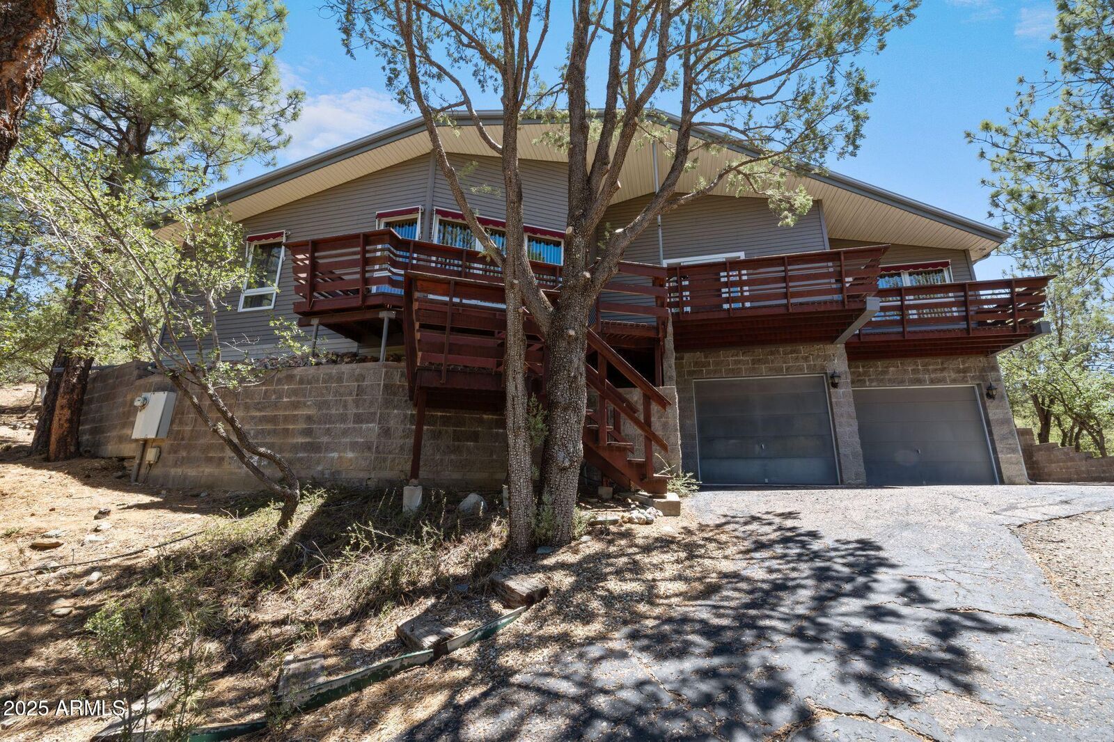 Property Photo: 911 Sugarloaf Road AZ 86303