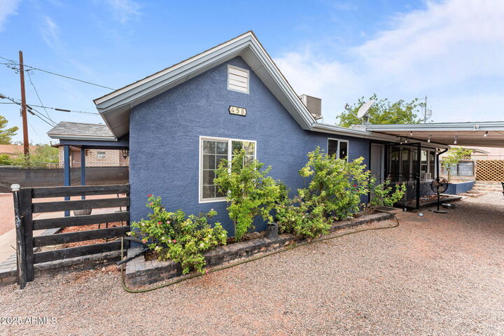 Property Photo:  458 N Madison Street  AZ 85390 