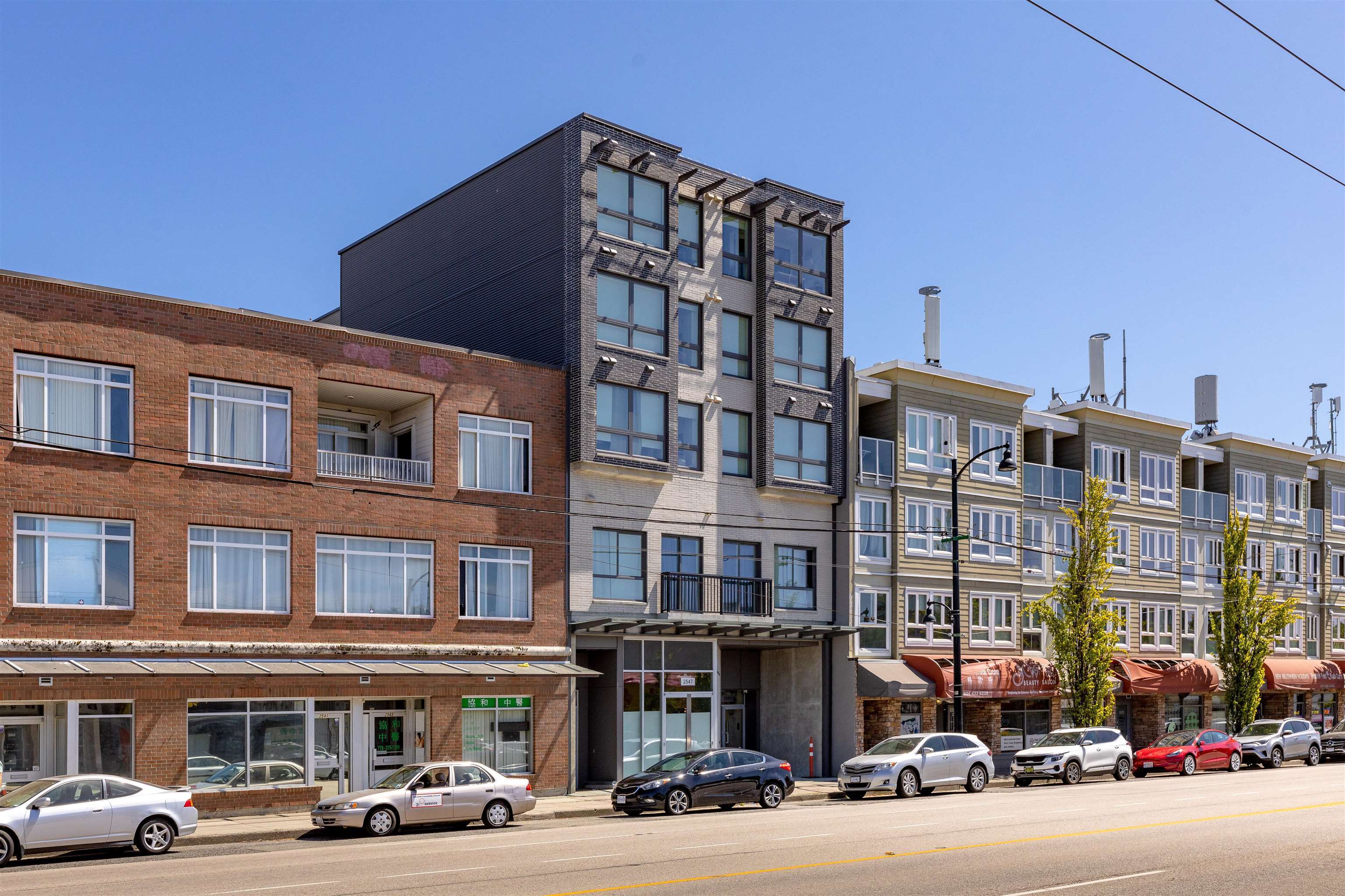 Property Photo:  2551 Kingsway 404  BC V5R 5H3 