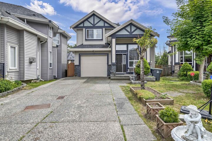 6418 137 A Street — photo 1