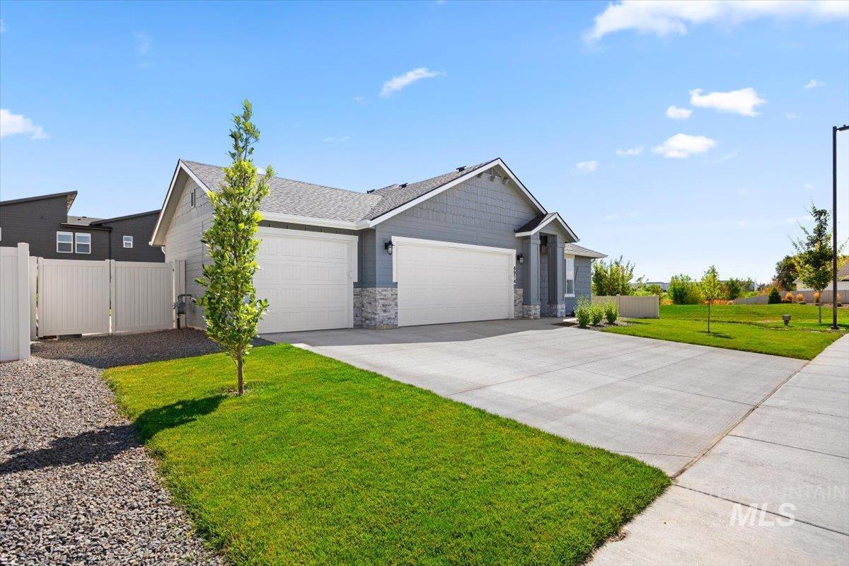 Property Photo:  4914 Endicott Dr  ID 83605 