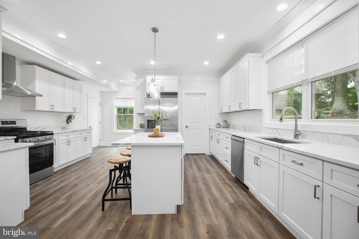 Property Photo: 10302 Laurel Ridge Way VA 22408