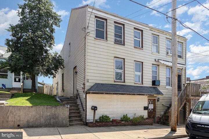 Property Photo:  267 S 4th Street  PA 17512 