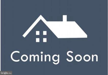 Property Photo: 431 Creek Crossing Road NE VA 22180