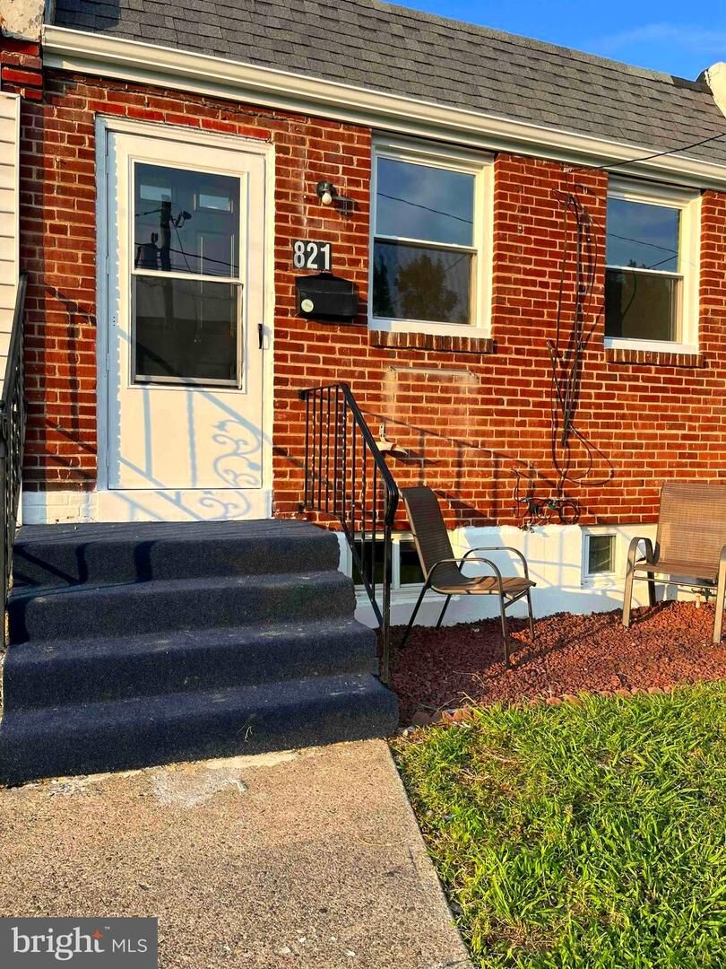 Property Photo: 821 E Twenty Seventh Street DE 19802