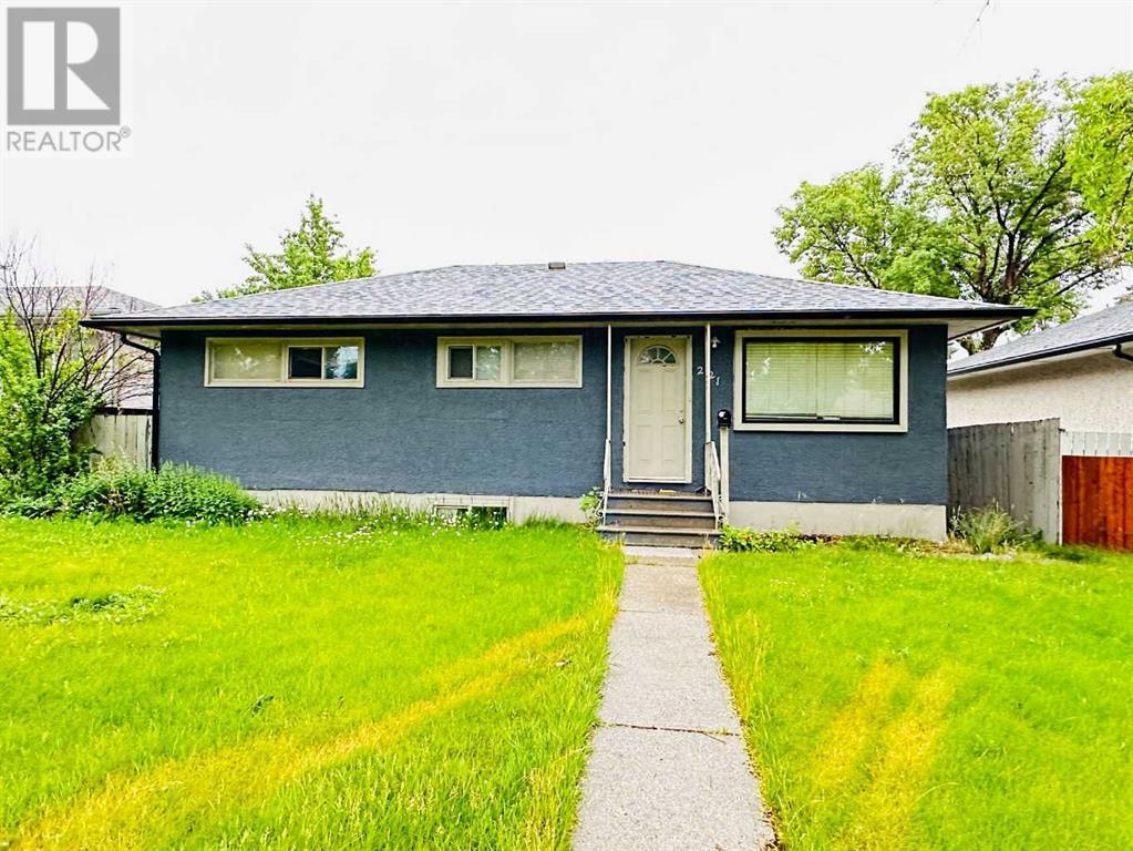 Property Photo:  2210 35 Street Southeast  AB T2B 0X1 