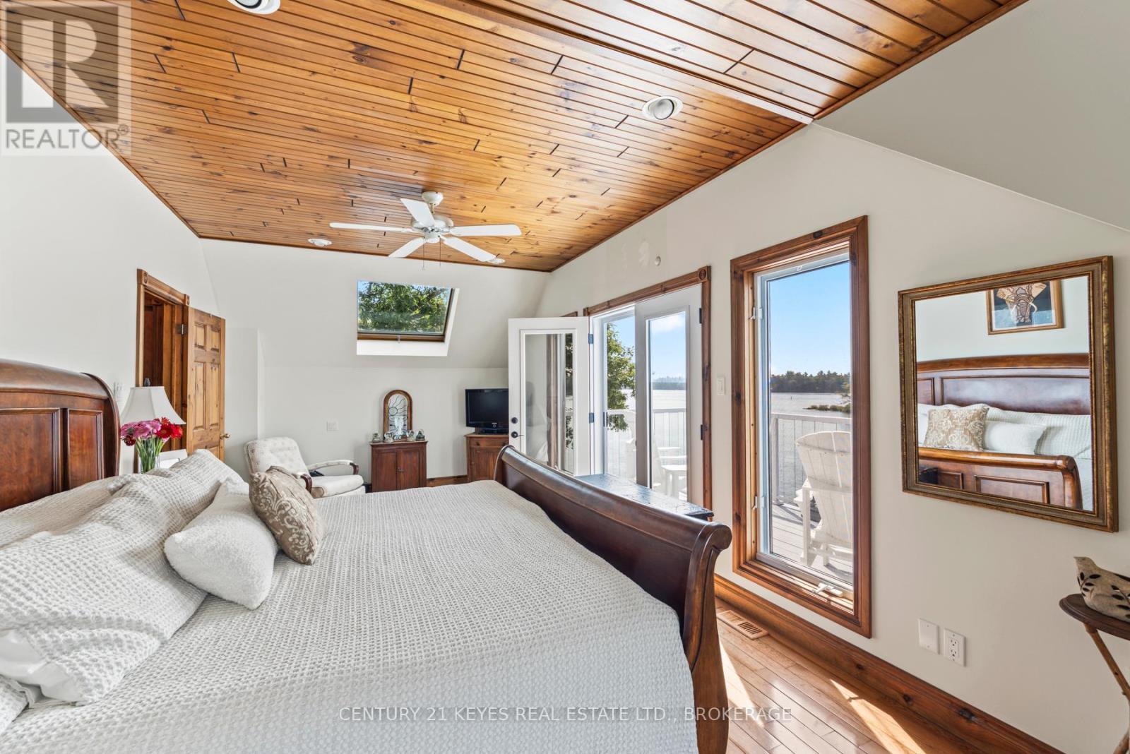 Property Photo: 207 Ivy Lea Road ON K0E 1L0