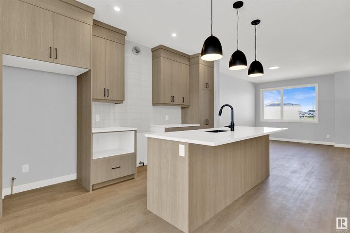 505 Paterson Way SW  Edmonton AB T6W 4E2 photo