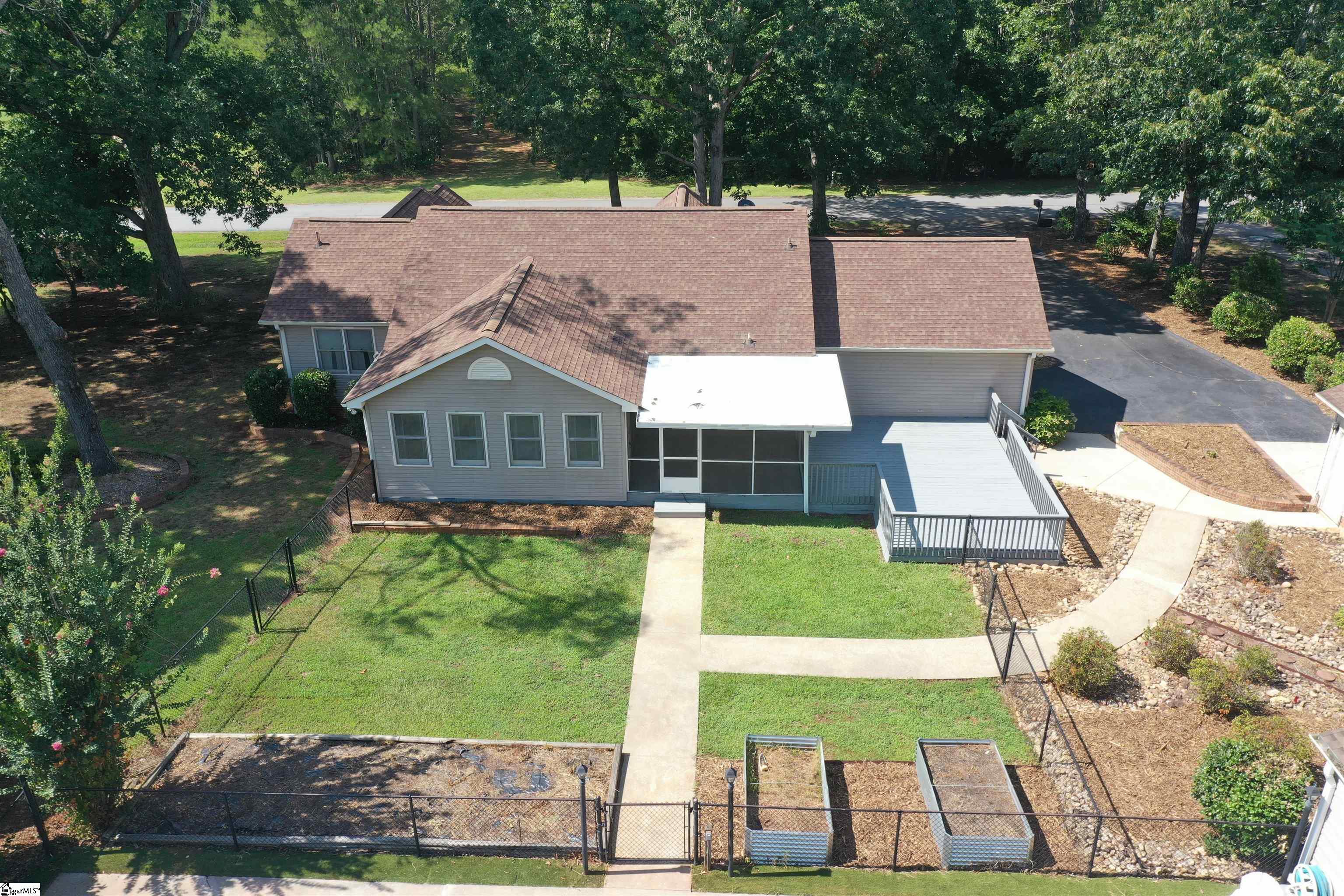 Property Photo: 102 Hampton Road SC 29657
