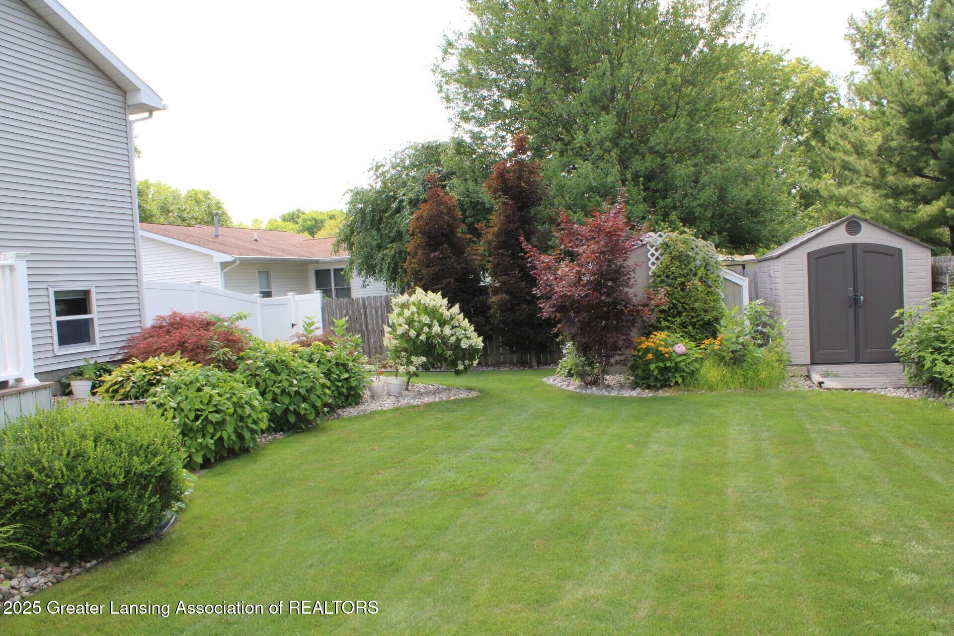 Property Photo: 106 W Oak Street MI 48879
