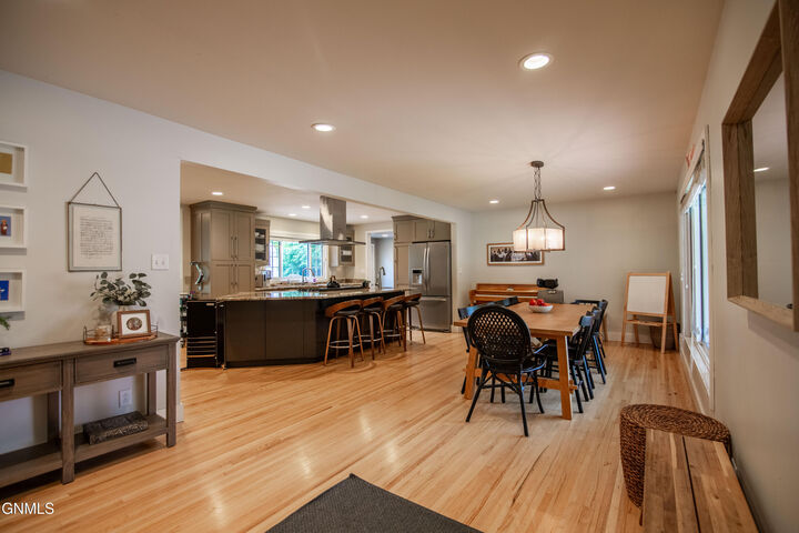 Property Photo:  925 Crescent Lane  ND 58501 