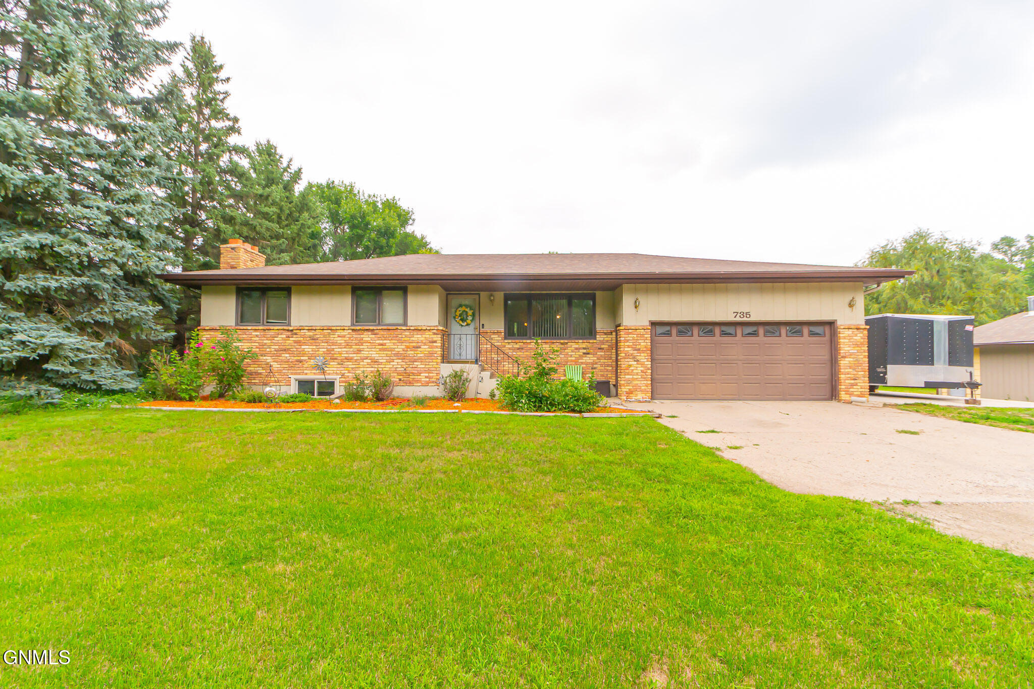 Property Photo:  735 Bristol Drive W  ND 58501 