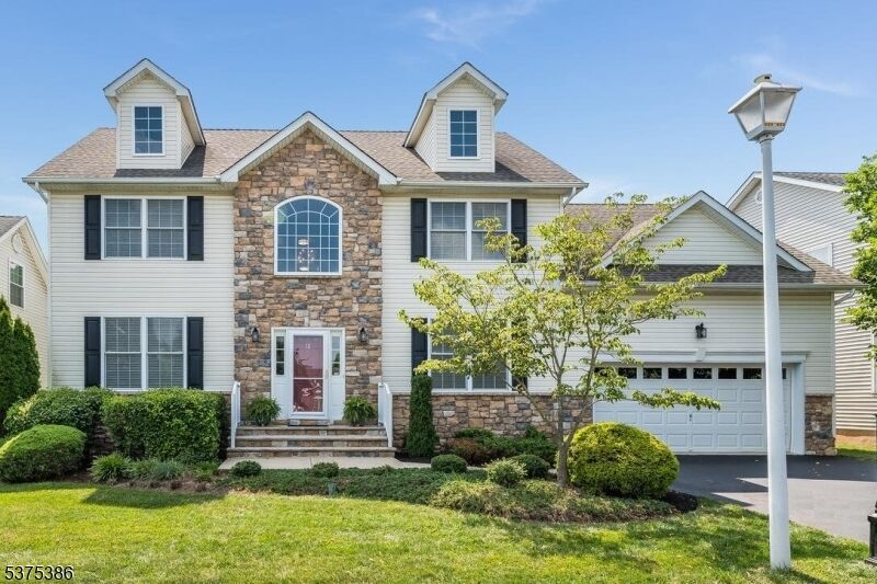 Property Photo: 12 Higgins Ct NJ 08822