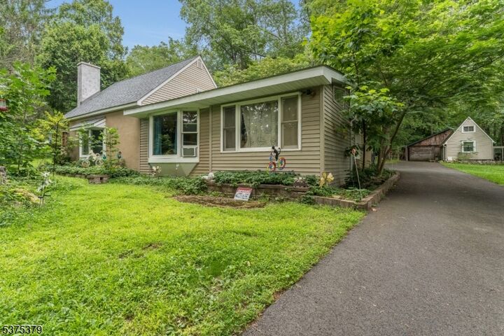 14 Tulip Ln  Bethlehem Twp. NJ 08804 photo
