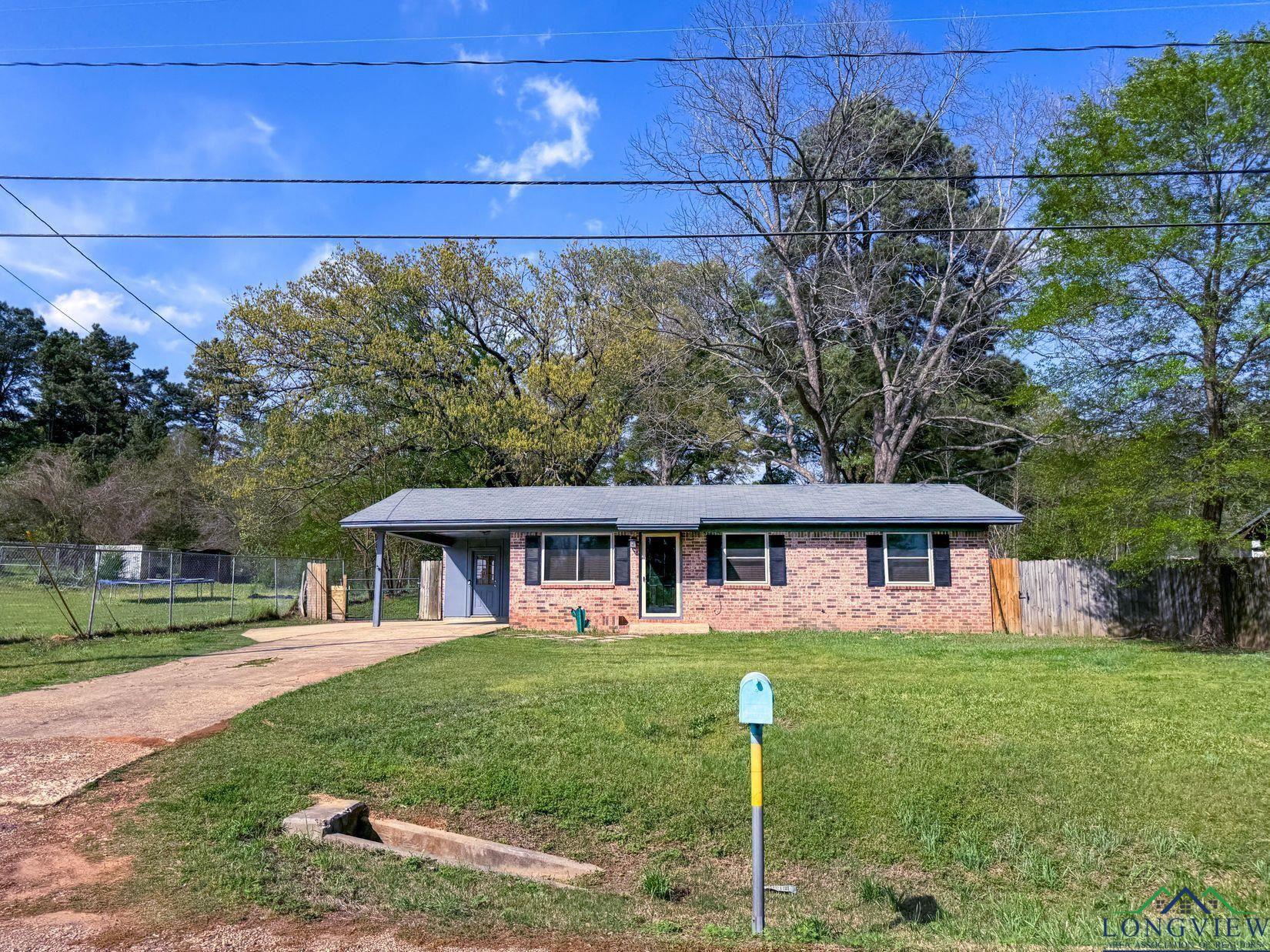 Property Photo: 308 West Lanark St TX 75572