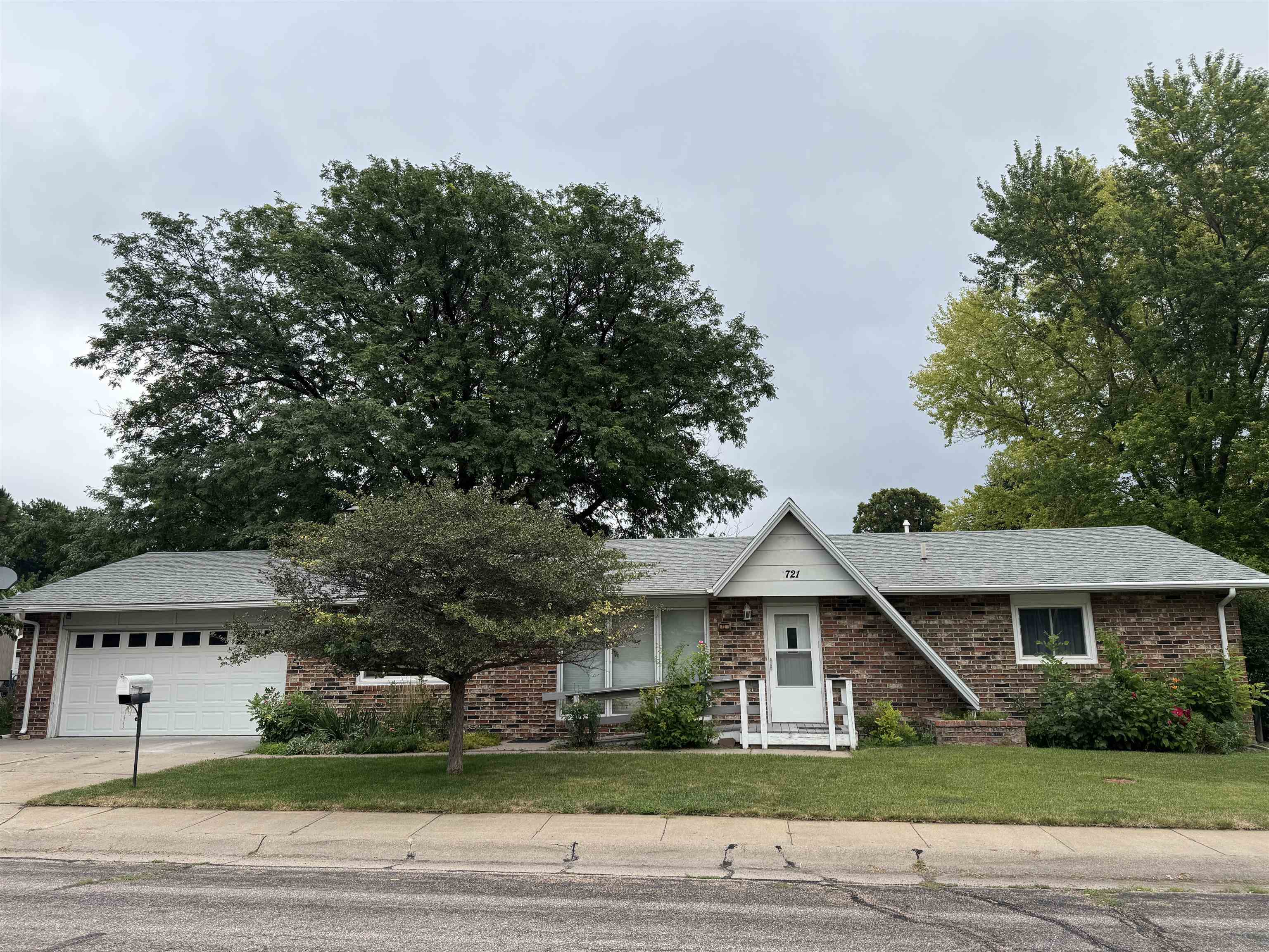 Property Photo:  721 S Gilman  NE 69101 