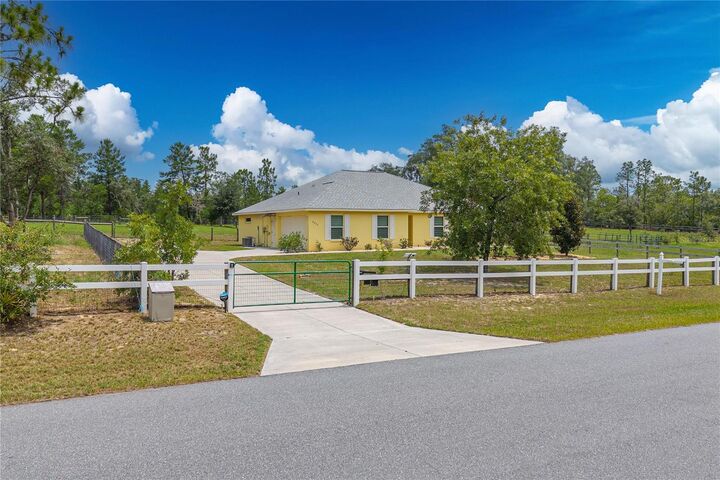 Property Photo: 4417 W Bonanza Drive FL 34465