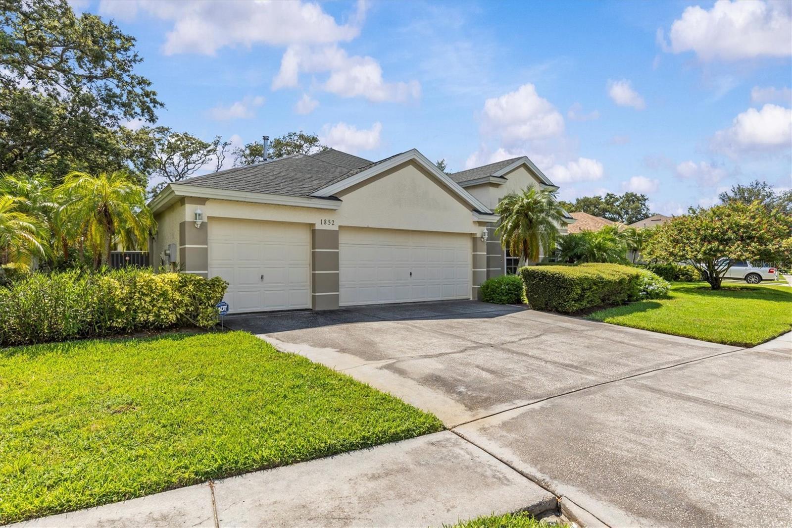 Property Photo: 1852 Longview Lane FL 34689