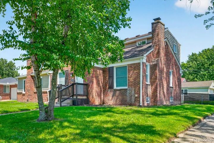 Property Photo:  18902 Westmore Street  MI 48152 3273 