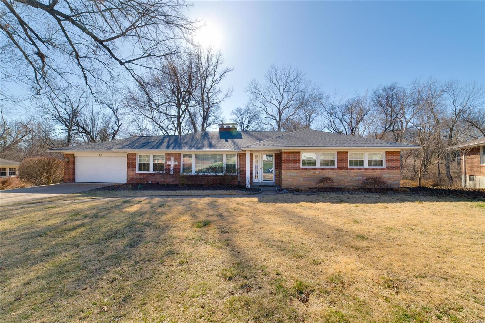 Property Photo: 43 W Cardigan Drive MO 63135