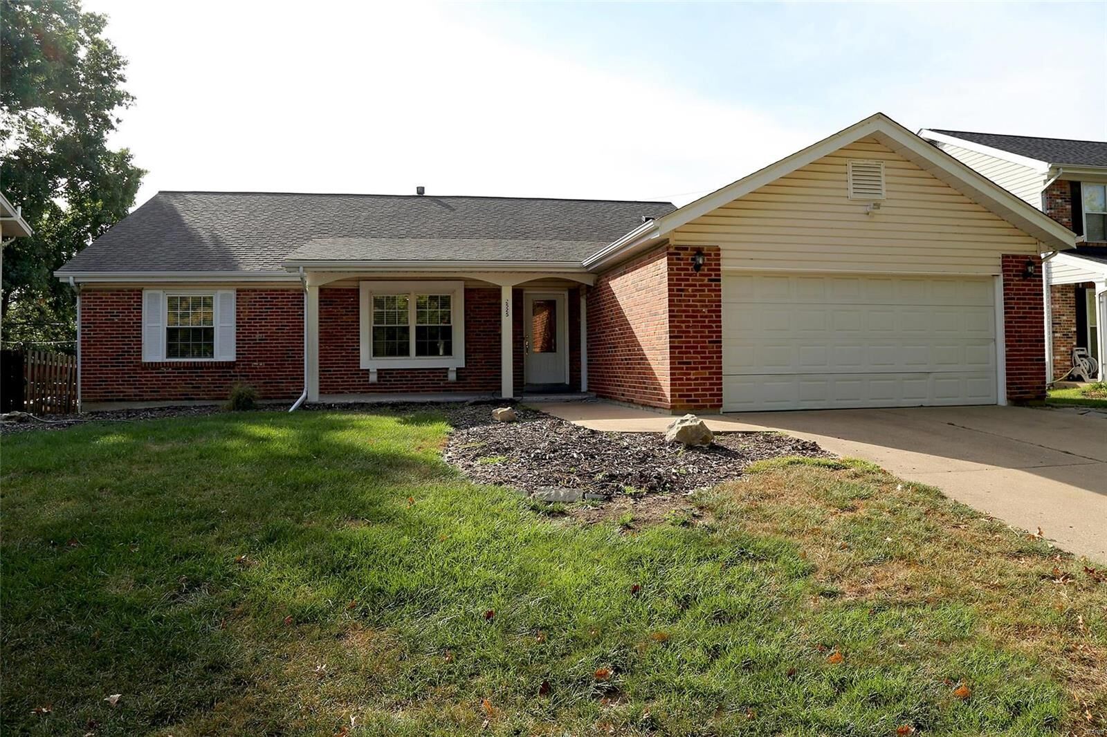 Property Photo: 2525 Westglen Farms Drive MO 63011