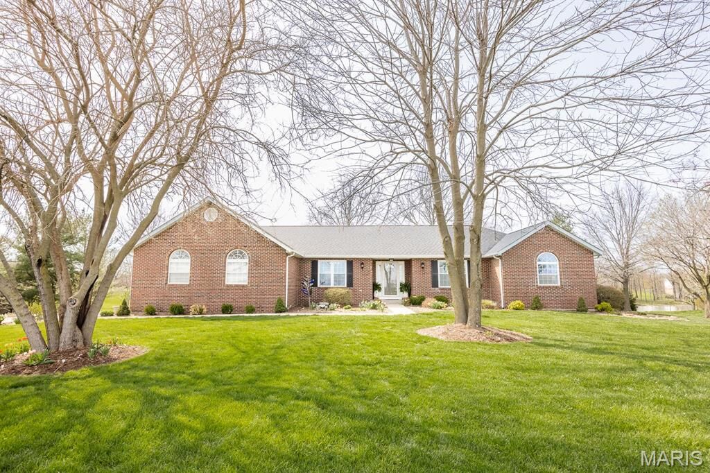 Property Photo:  5213 Live Oak Drive  IL 62285 