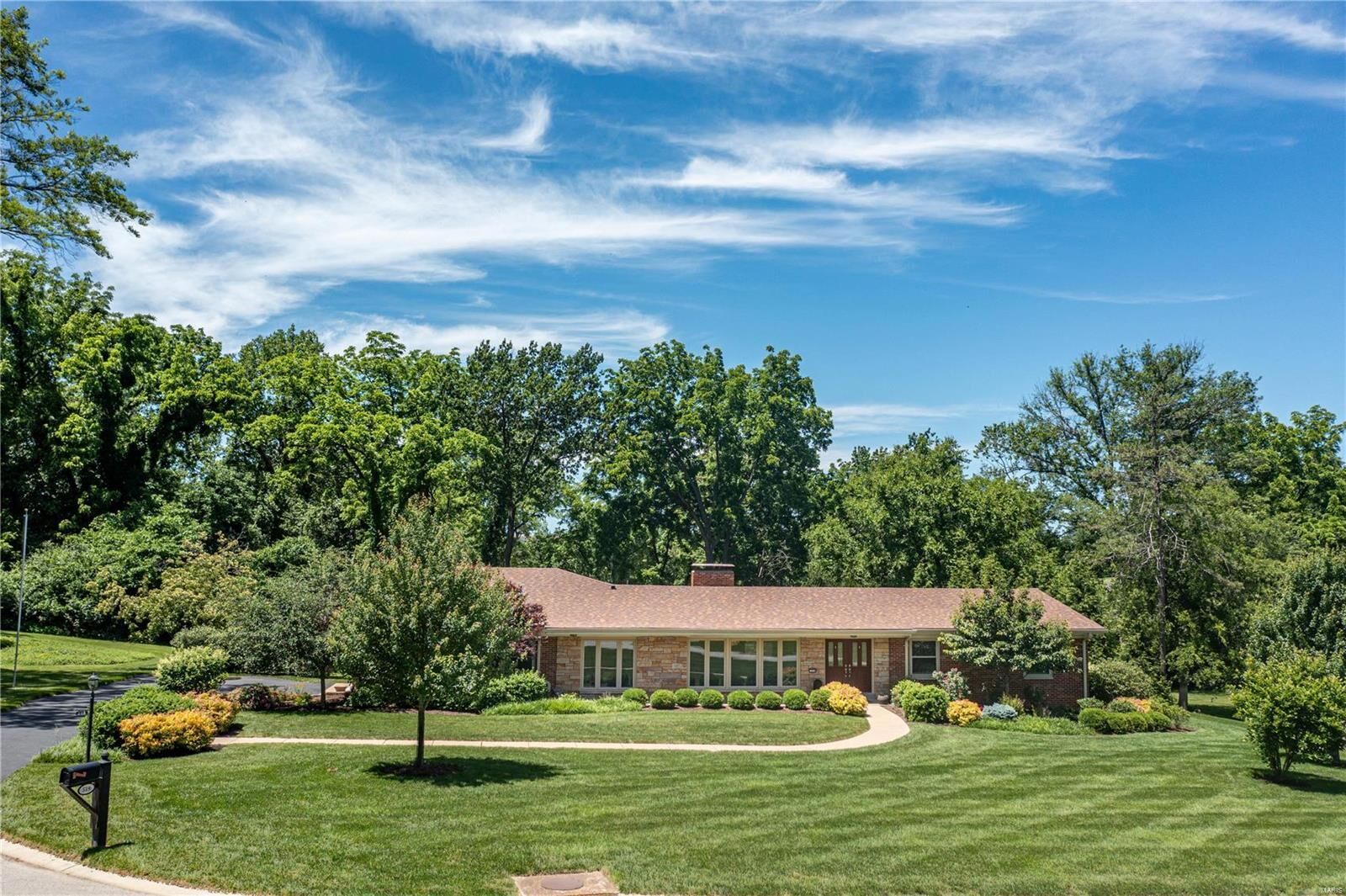 Property Photo: 519 Fairways Circle MO 63141