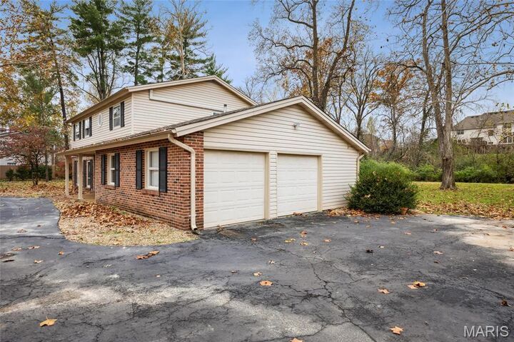 Property Photo:  15 Chamblee Lane  MO 63141 