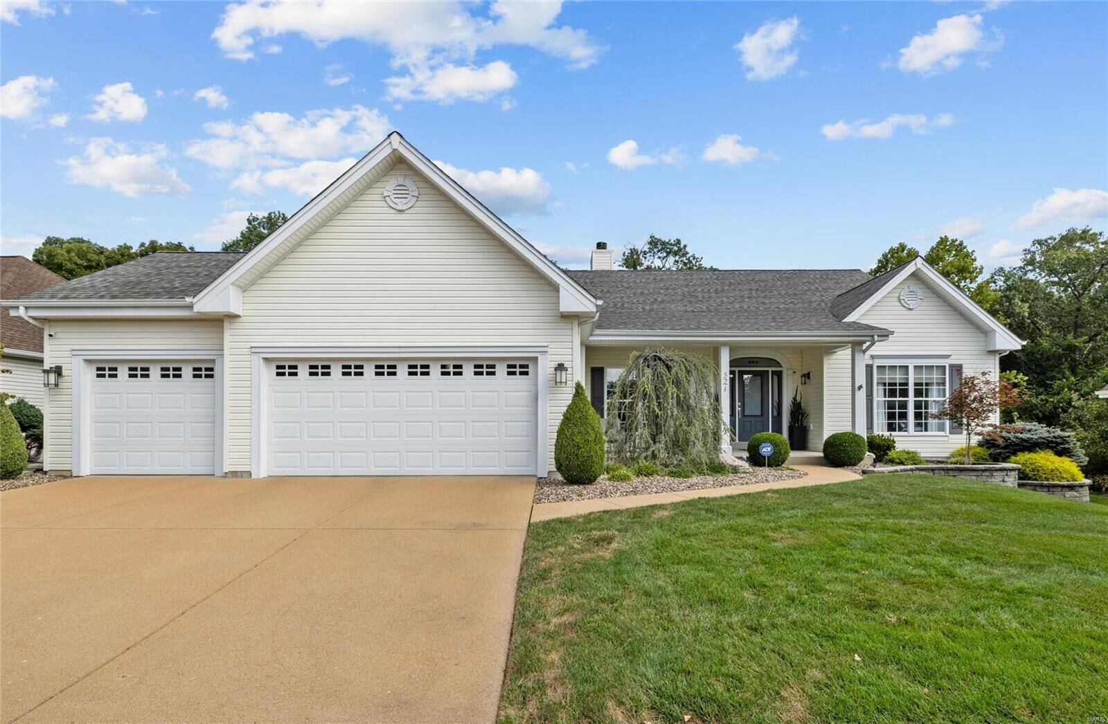 Property Photo: 521 Crown Pointe Estates Court MO 63021