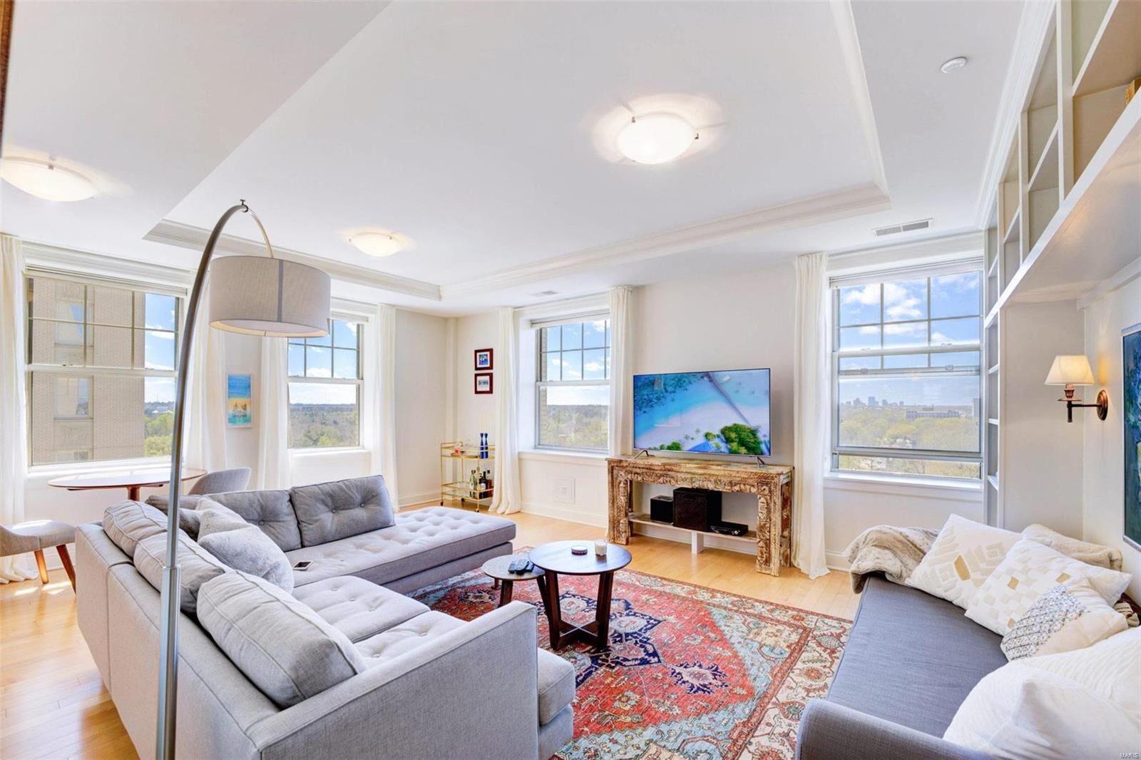 Property Photo: 232 N Kingshighway Boulevard 1107 MO 63108