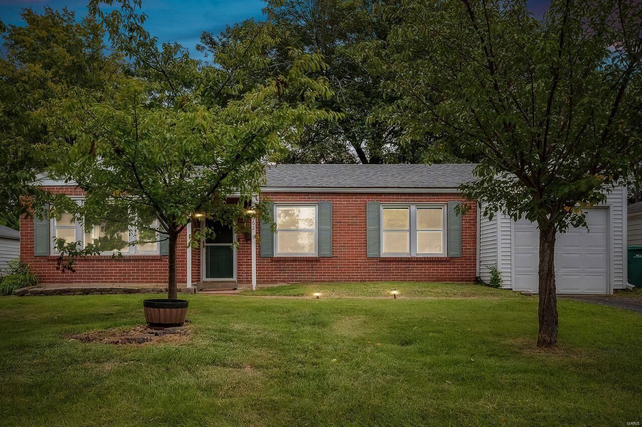 Property Photo: 1662 Grant Road MO 63119