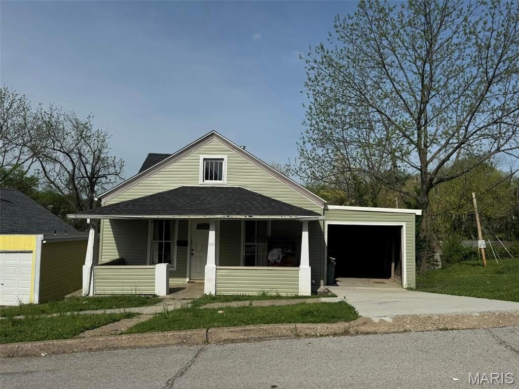 Property Photo: 921 Georgia Street MO 63401