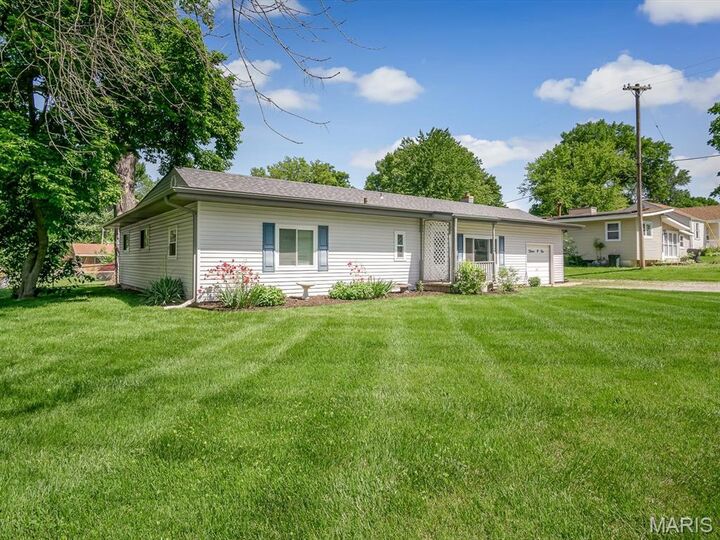 Property Photo:  1505 Muren Boulevard  IL 62221 