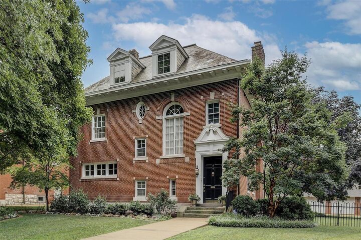 94 Waterman Place  St Louis MO 63112 photo