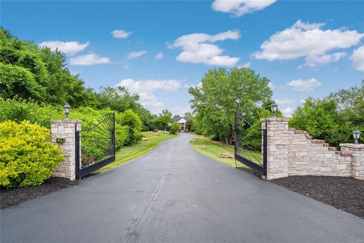 1092 Manors Way  Chesterfield MO 63017 photo