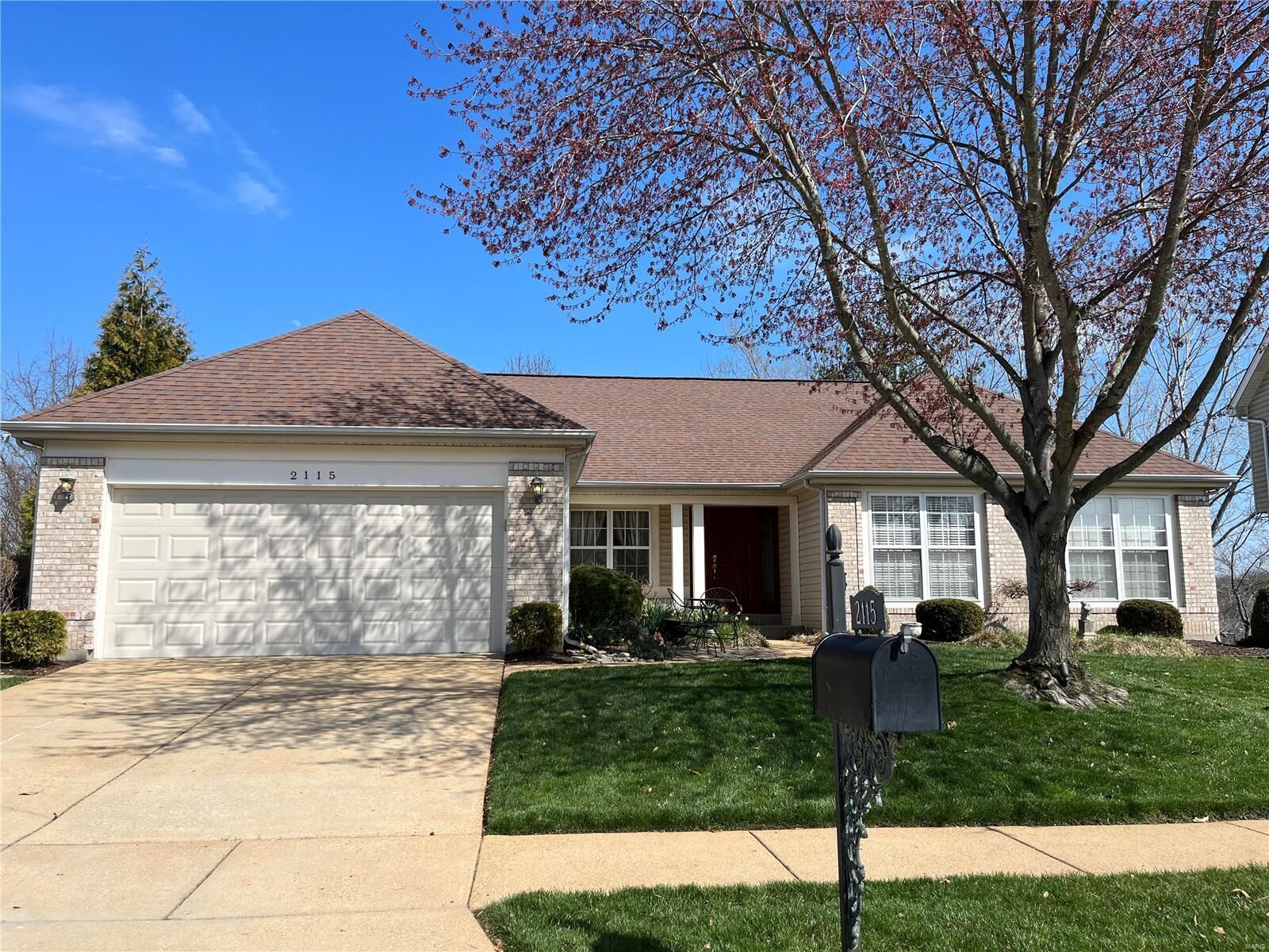 Property Photo: 2115 Avalon Ridge Circle MO 63026