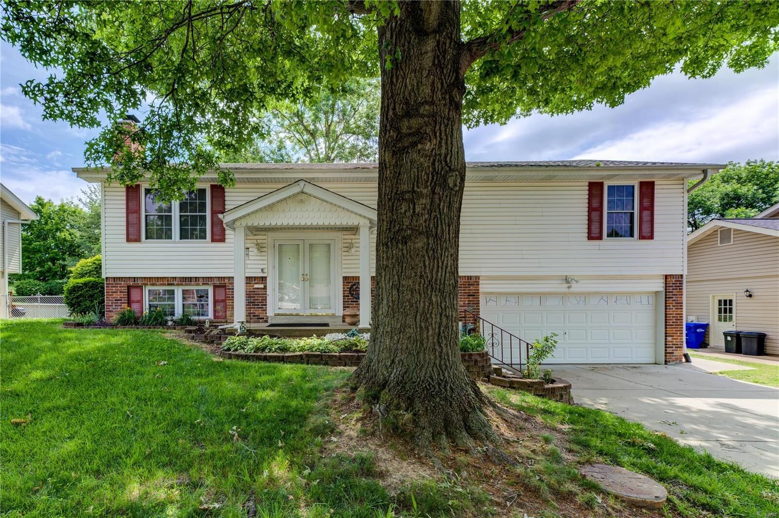 Property Photo: 724 Settler Road MO 63026