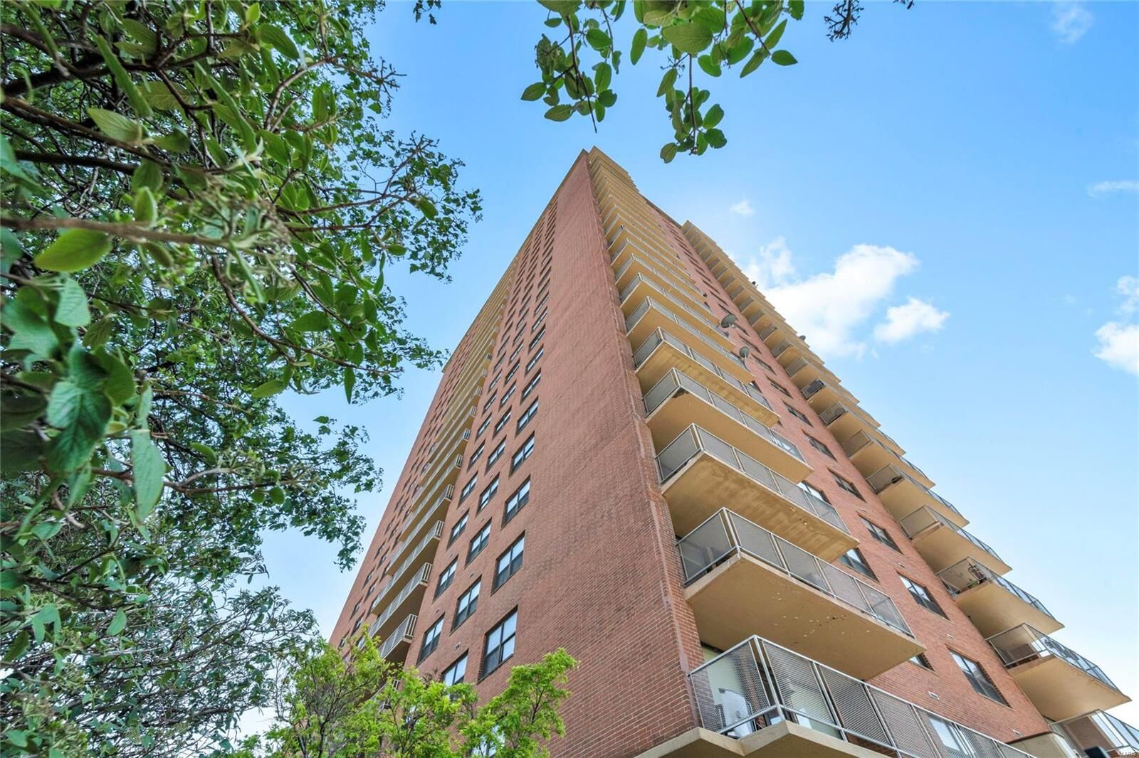 Property Photo:  4466 W Pine Boulevard 9C  MO 63108 