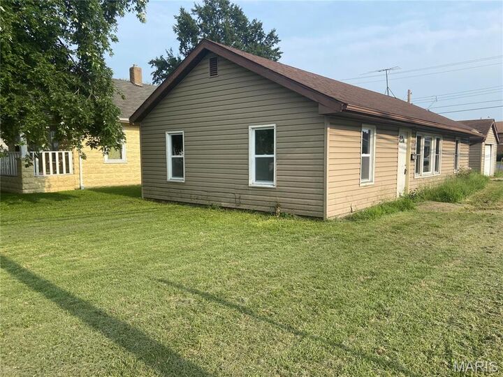 Property Photo: 2600 E 25th Street IL 62040