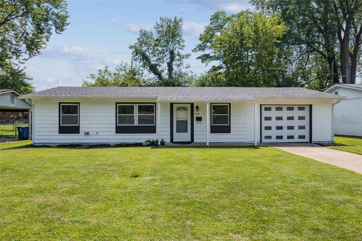 522 Saratoga Lane  Hazelwood MO 63042 photo