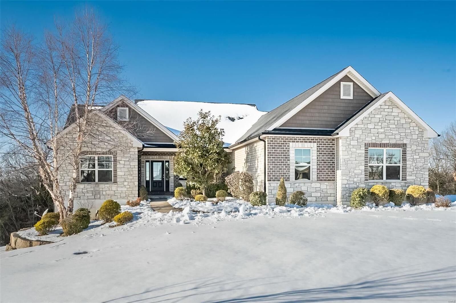 Property Photo: 905 Wellington Ridge MO 63028
