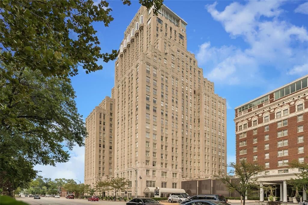 Property Photo: 232 N Kingshighway Boulevard 1210 MO 63108