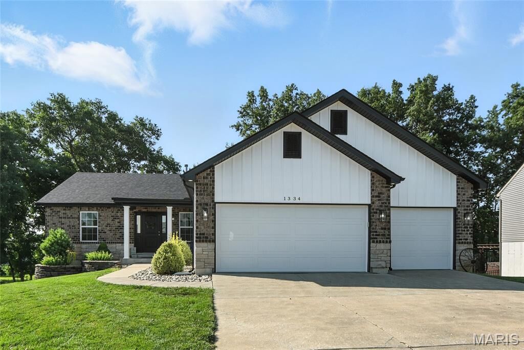 Property Photo:  1334 Heritage Parkway  MO 63385 